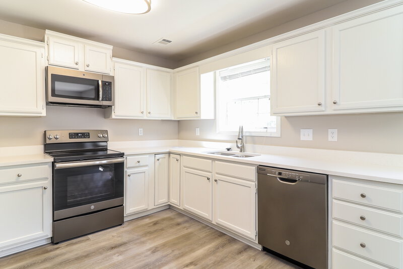 2,475/Mo, 525 Hillcrest Cross Rd Canton, GA 30115 Kitchen View 2
