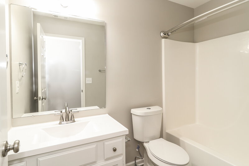 2,475/Mo, 525 Hillcrest Cross Rd Canton, GA 30115 Master Bathroom View