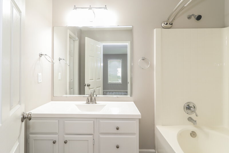 2,475/Mo, 525 Hillcrest Cross Rd Canton, GA 30115 Bathroom View