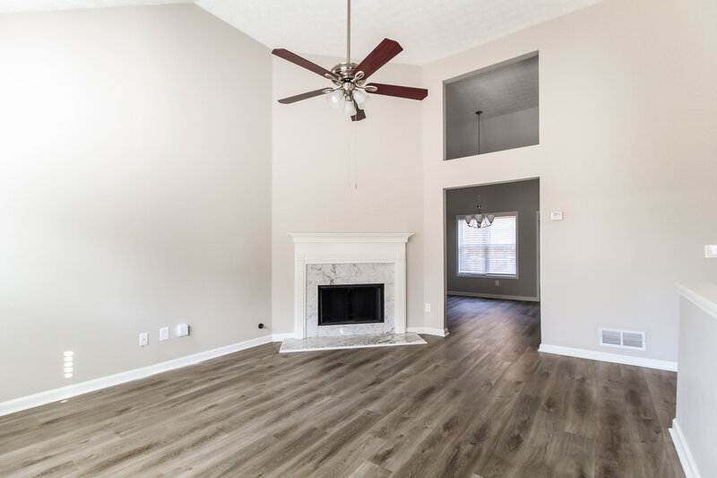 2,100/Mo, 100 Syracuse Ln Covington, GA 30016 Living Room View