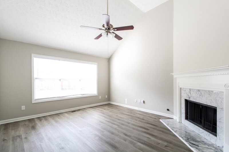 2,100/Mo, 100 Syracuse Ln Covington, GA 30016 Living Room View 2