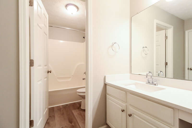 2,100/Mo, 100 Syracuse Ln Covington, GA 30016 Bathroom View
