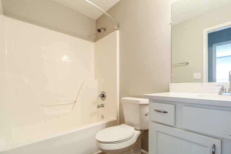 2,100/Mo, 100 Syracuse Ln Covington, GA 30016 Bathroom View 2