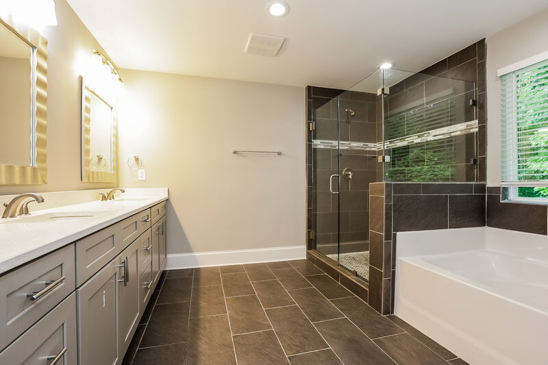 4,190/Mo, 2105 Brentwood Cv Ellenwood, GA 30294 Main Bathroom View