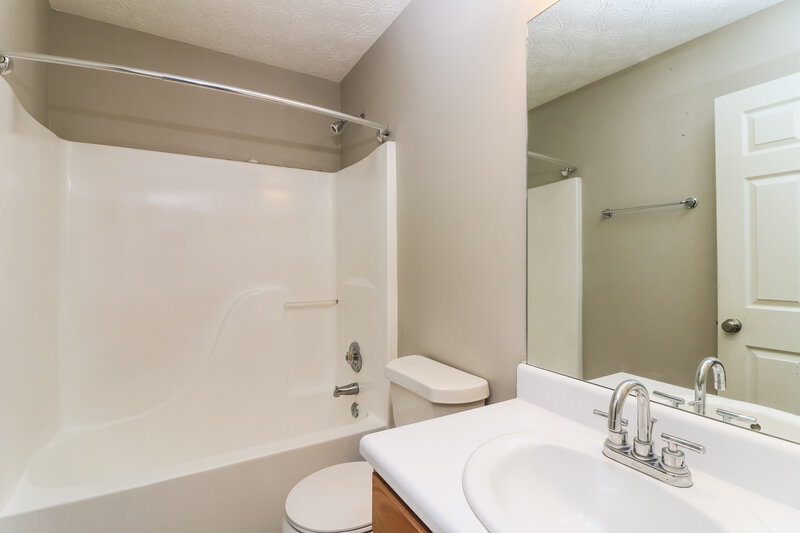 2,105/Mo, 181 Kades Cove Dr Dallas, GA 30132 Bathroom View