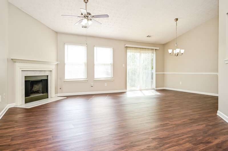 1,980/Mo, 1180 Eatonton Way McDonough, GA 30252 Living Room View