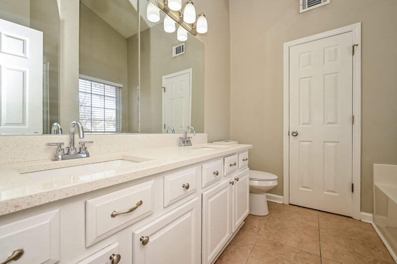 1,980/Mo, 1180 Eatonton Way McDonough, GA 30252 Main Bathroom View