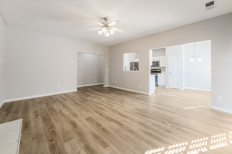 0/Mo, 8074 Colton Creek Way Douglasville, GA 30134 Living Room View 2