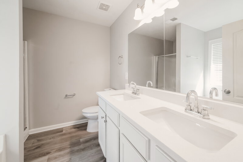 0/Mo, 8074 Colton Creek Way Douglasville, GA 30134 Main Bathroom View