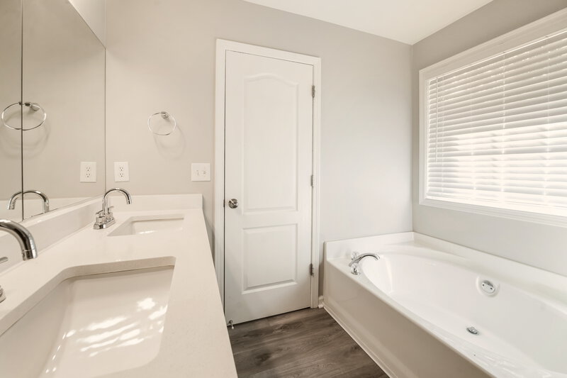 0/Mo, 8074 Colton Creek Way Douglasville, GA 30134 Main Bathroom View 2