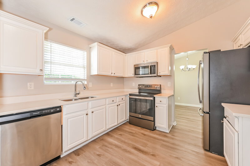 1,980/Mo, 6394 Alford Cir Lithonia, GA 30058 Kitchen View 2