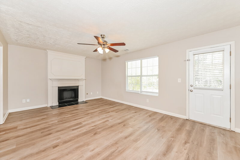 1,980/Mo, 6394 Alford Cir Lithonia, GA 30058 Family Room View