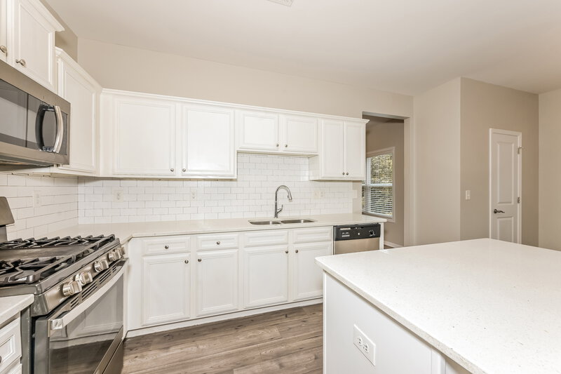 3,210/Mo, 1070 Sutherland Drive Winder, GA 30680 Kitchen View 2