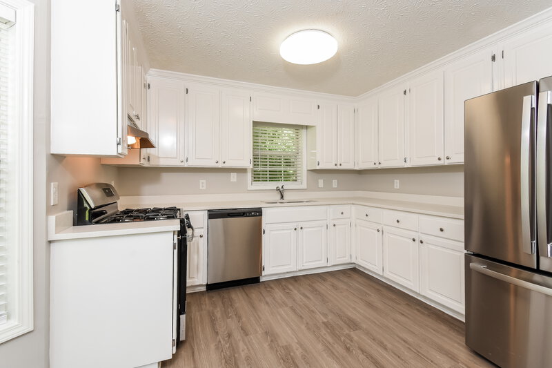 3,470/Mo, 2607 Windage Dr SW Marietta, GA 30008 Kitchen View