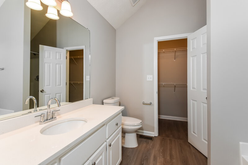 3,470/Mo, 2607 Windage Dr SW Marietta, GA 30008 Main Bathroom View