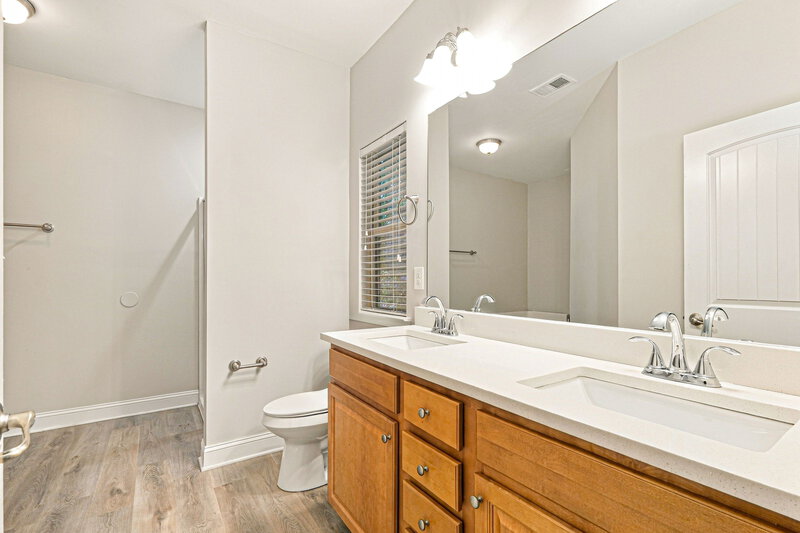 2,190/Mo, 4890 Summersun Dr Morrow, GA 30260 Primary Bathroom View