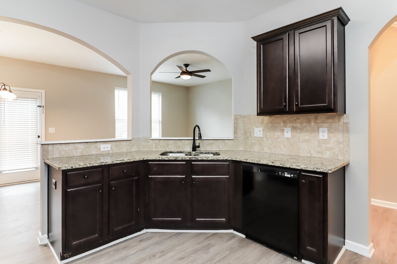 2,070/Mo, 613 Beaujolais Ct McDonough, GA 30253 Kitchen View