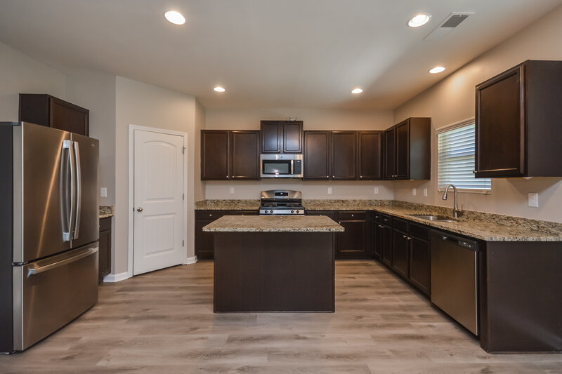 2,435/Mo, 1352 Worcester Trl McDonough, GA 30253 Kitchen View