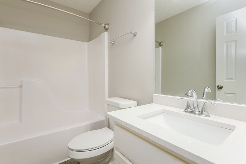 1,975/Mo, 306 Mary Alice Dr Winder, GA 30680 Bathroom View