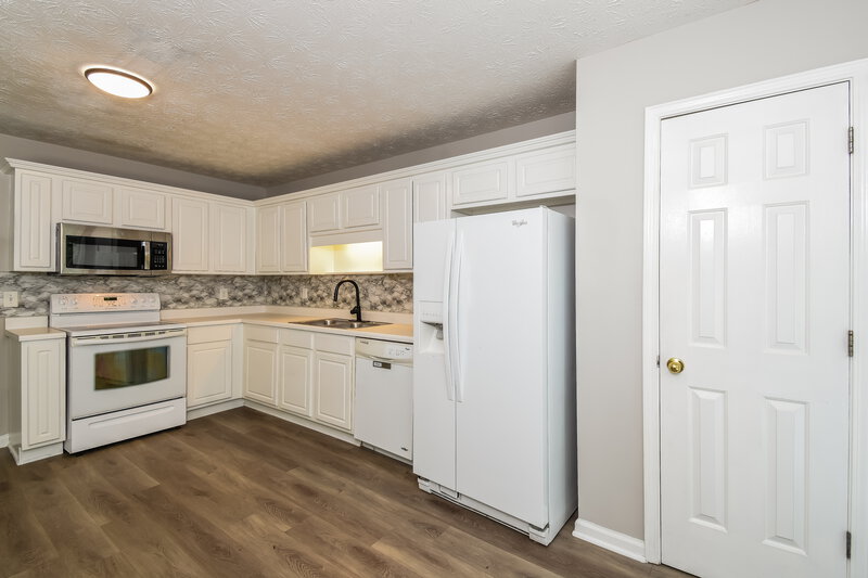 2,580/Mo, 9385 Eagles Landing Dr Gainesville, GA 30506 Kitchen View 2
