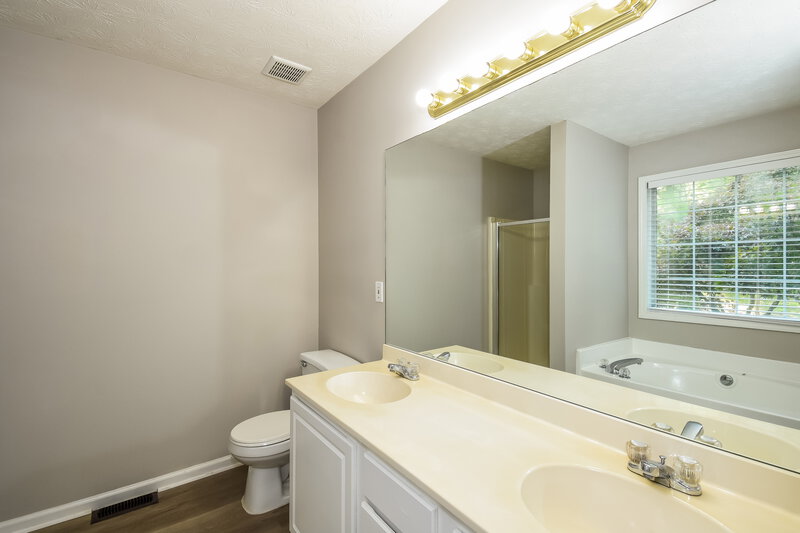 2,580/Mo, 9385 Eagles Landing Dr Gainesville, GA 30506 Main Bathroom View