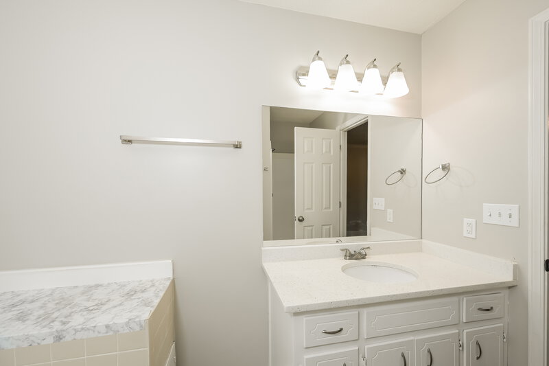 2,450/Mo, 1265 Grayland Hills Dr Lawrenceville, GA 30046 Bathroom View