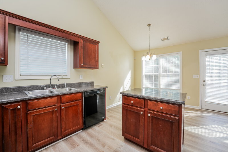 2,200/Mo, 4296 Preserve Trl Snellville, GA 30039 Kitchen View 2
