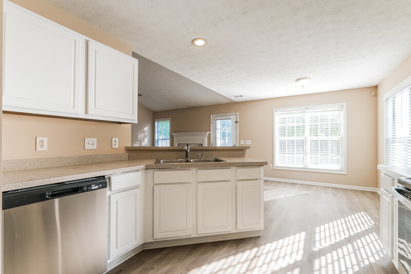 2,290/Mo, 5400 Princeton Oaks Dr Sugar Hill, GA 30518 Kitchen View