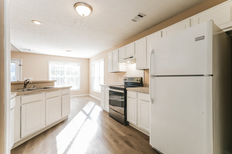 2,290/Mo, 5400 Princeton Oaks Dr Sugar Hill, GA 30518 Kitchen View 2