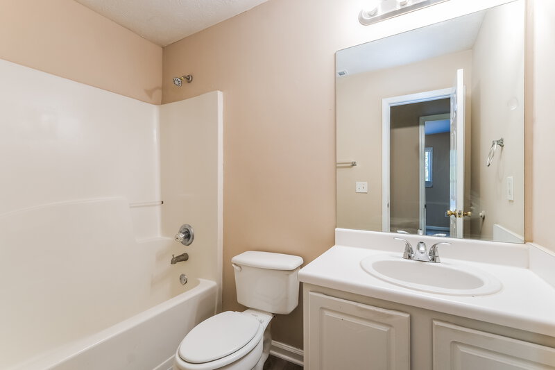 2,290/Mo, 5400 Princeton Oaks Dr Sugar Hill, GA 30518 Bathroom View