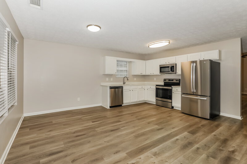 2,050/Mo, 10976 Big Sky Dr Hampton, GA 30228 Kitchen View 2