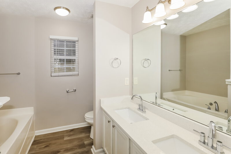 2,050/Mo, 10976 Big Sky Dr Hampton, GA 30228 Main Bathroom View