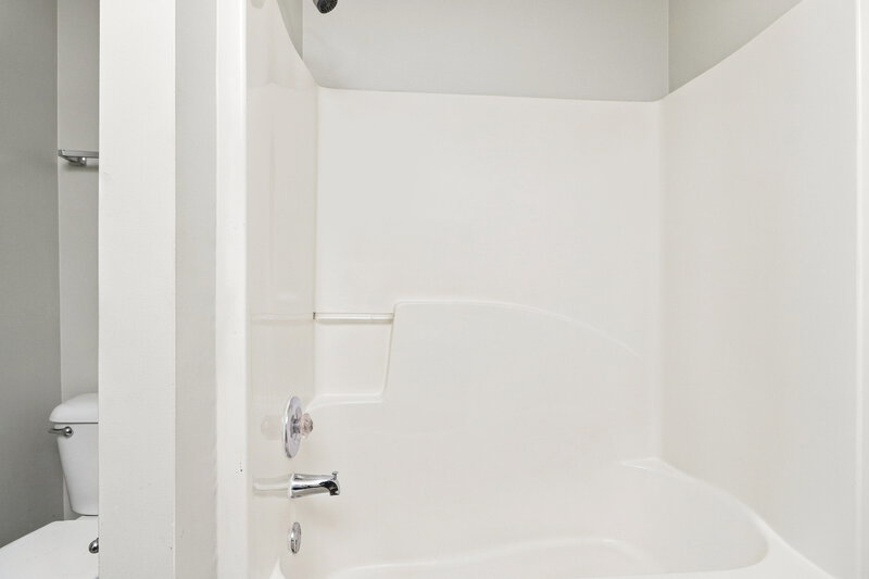 1,825/Mo, 52 Middleton Ct Cartersville, GA 30120 Primary Bathroom View 2