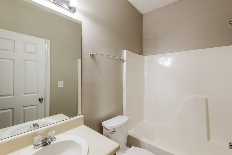 1,675/Mo, 194 Goldleaf Dr Hampton, GA 30228 Bathroom View 2