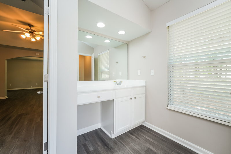 2,645/Mo, 600 Simonton Crest Dr Lawrenceville, GA 30045 Main Bathroom View