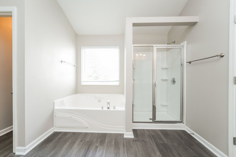 2,645/Mo, 600 Simonton Crest Dr Lawrenceville, GA 30045 Main Bathroom View 2