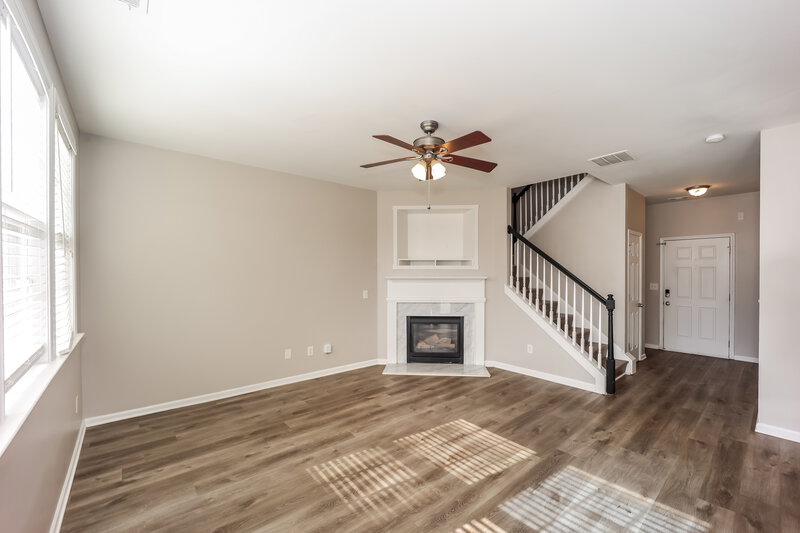 1,990/Mo, 157 Paxton Pl Newnan, GA 30263 Living Room View 3