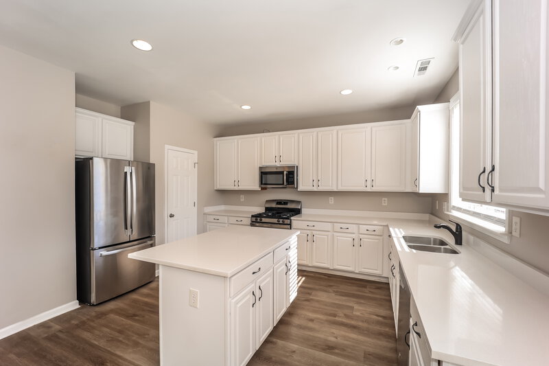 1,990/Mo, 157 Paxton Pl Newnan, GA 30263 Kitchen View