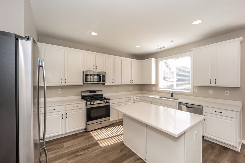 1,990/Mo, 157 Paxton Pl Newnan, GA 30263 Kitchen View 2