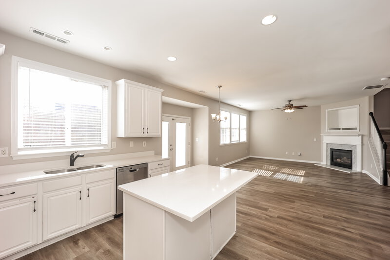 1,990/Mo, 157 Paxton Pl Newnan, GA 30263 Kitchen View 3