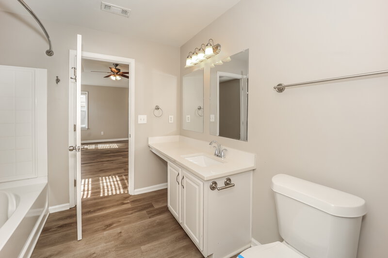 1,990/Mo, 157 Paxton Pl Newnan, GA 30263 Main Bathroom View