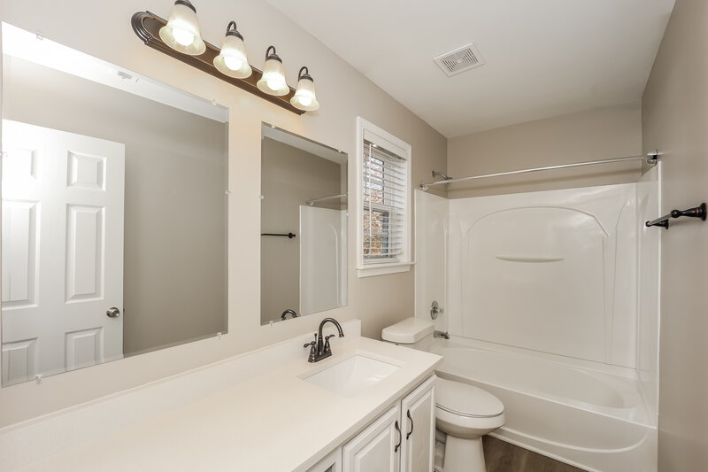 1,990/Mo, 157 Paxton Pl Newnan, GA 30263 Bathroom View