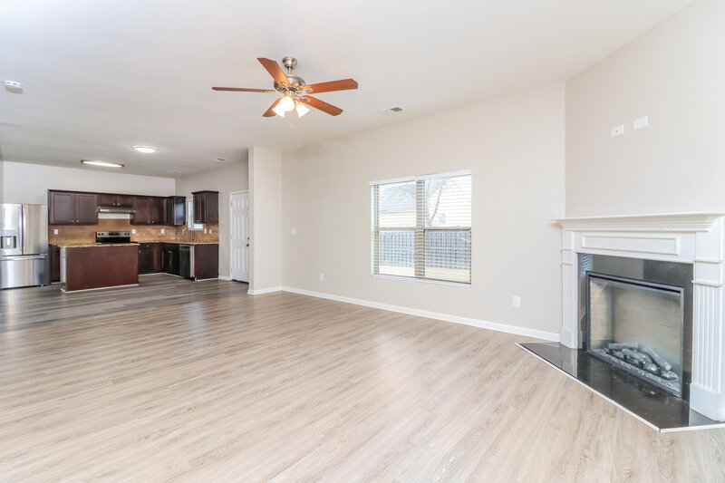 2,185/Mo, 8581 Braylen Manor Dr Douglasville, GA 30134 Living Room View 4