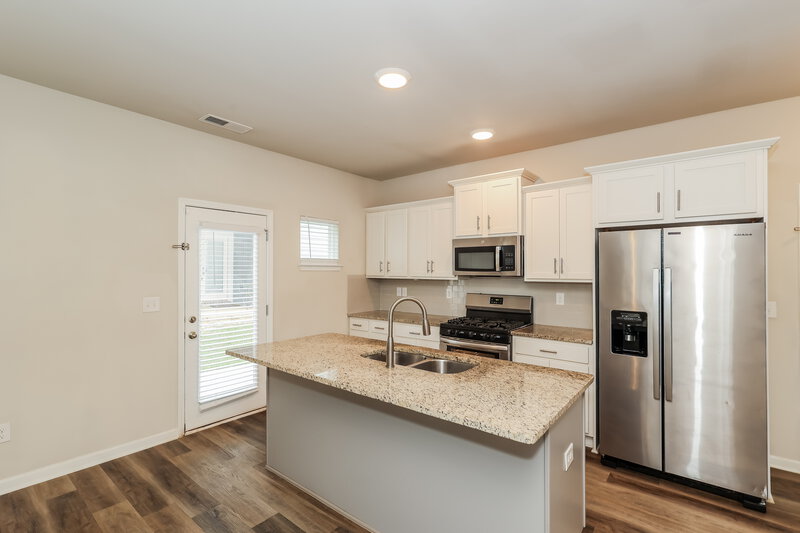 1,895/Mo, 4 Elm St Hampton, GA 30228 Kitchen View
