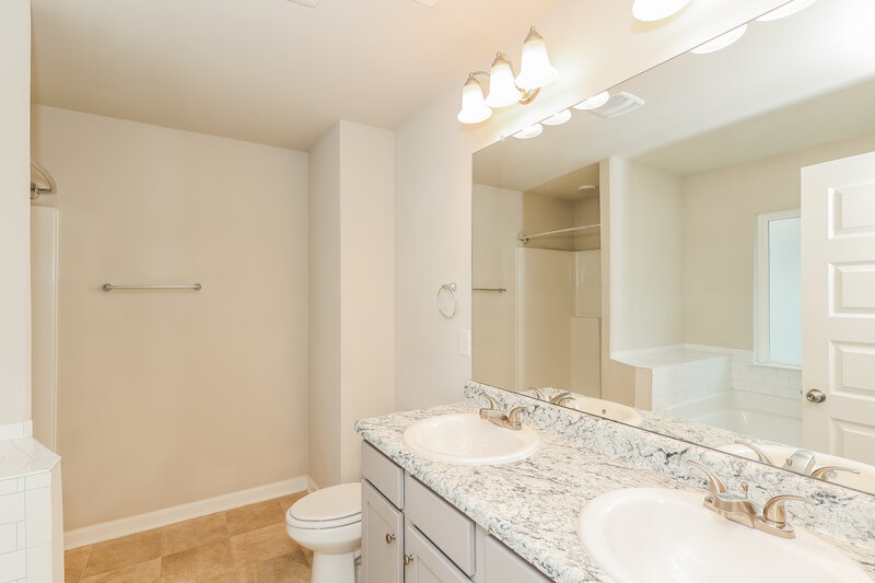 1,895/Mo, 4 Elm St Hampton, GA 30228 Main Bathroom View