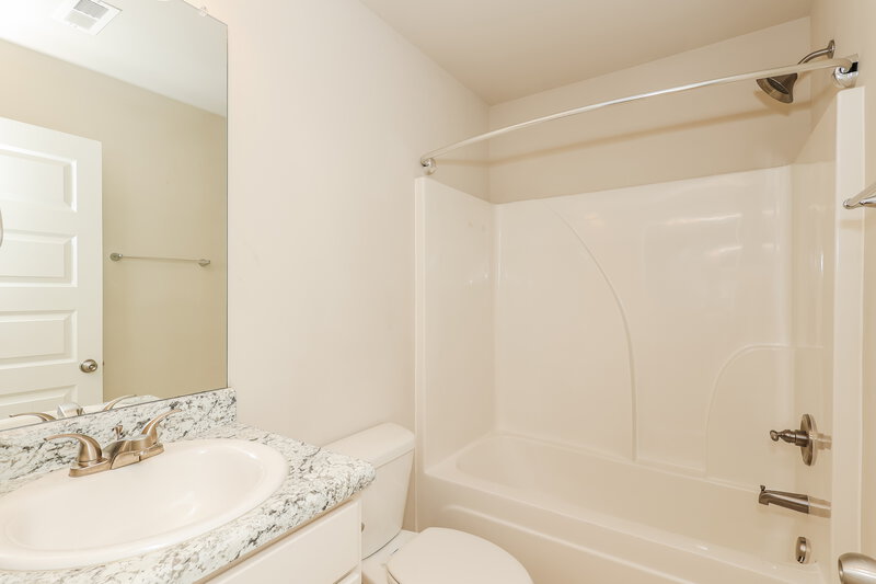 1,895/Mo, 4 Elm St Hampton, GA 30228 Bathroom View