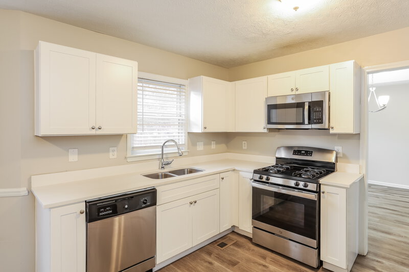 2,380/Mo, 9704 Squirrel Wood Run Douglasville, GA 30135 Kitchen View