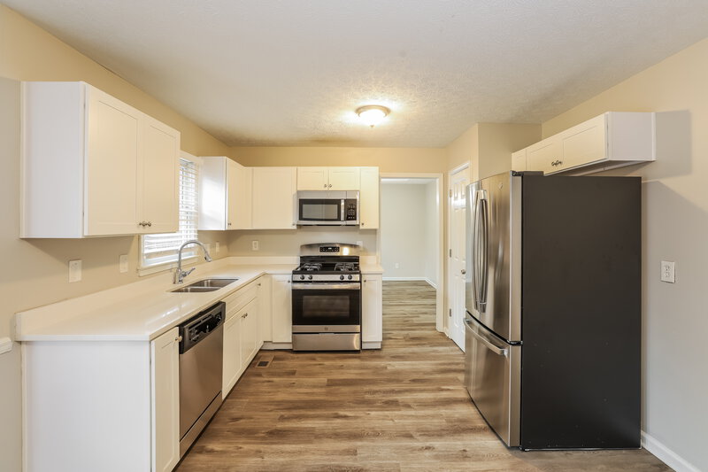 2,380/Mo, 9704 Squirrel Wood Run Douglasville, GA 30135 Kitchen View 2