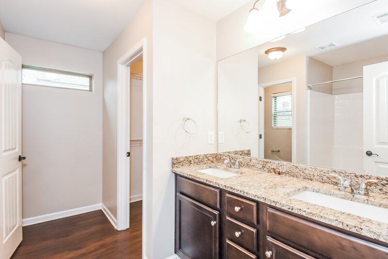 1,810/Mo, 116 Bethany Manor Dr Ball Ground, GA 30107 Main Bathroom View