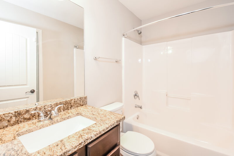 1,810/Mo, 116 Bethany Manor Dr Ball Ground, GA 30107 Bathroom View